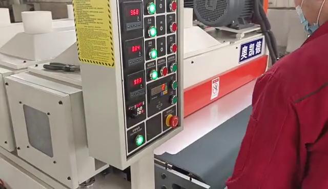 不銹鋼板拉絲機